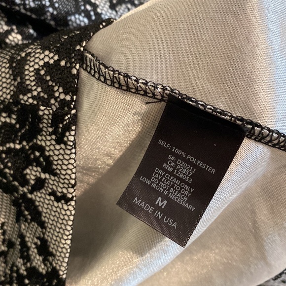 Beautiful lace rose skirt - Picture 6 of 7